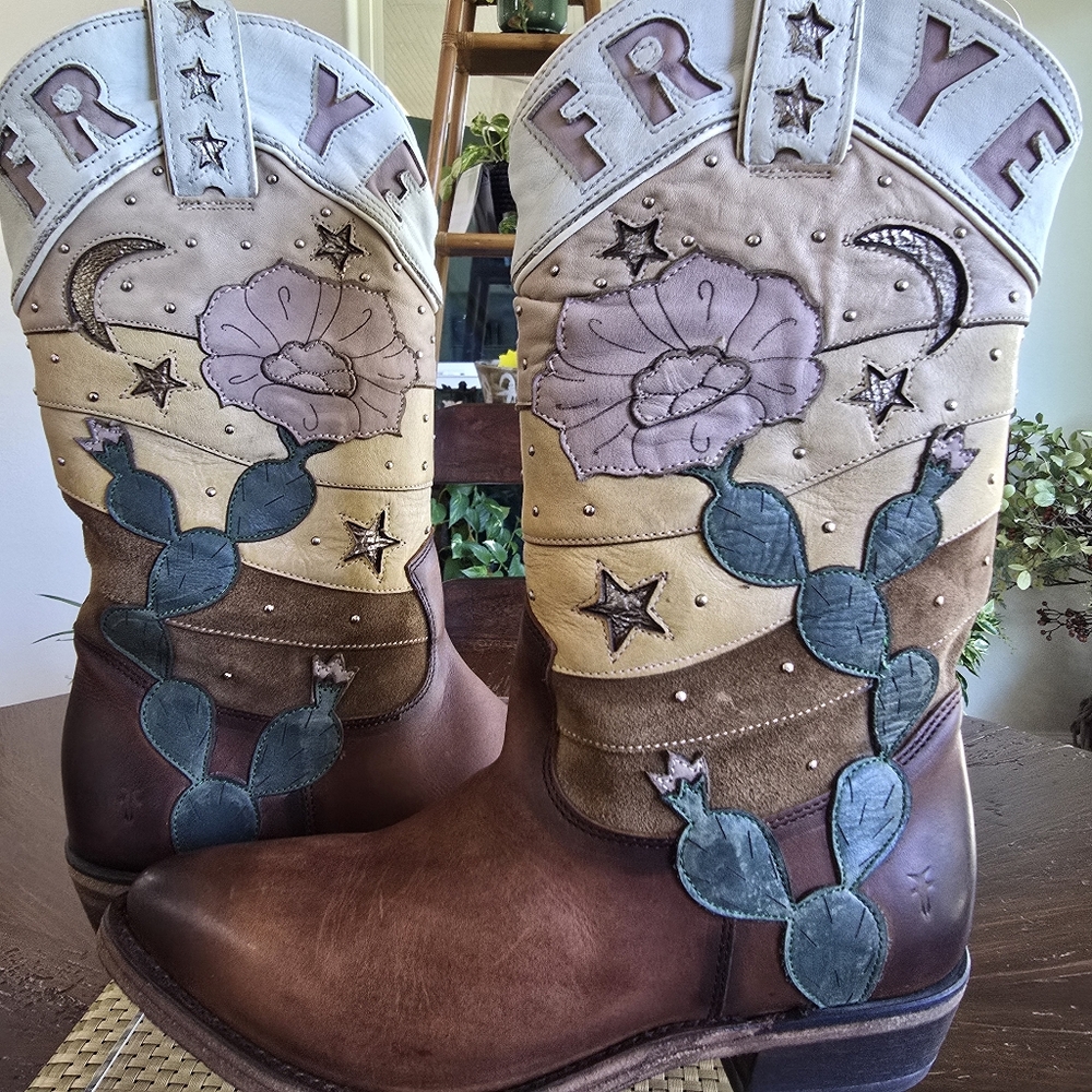 NWOB Frye Brown & Tan Western Cactus Embroidered Heeled Boots - Picture 12 of 12